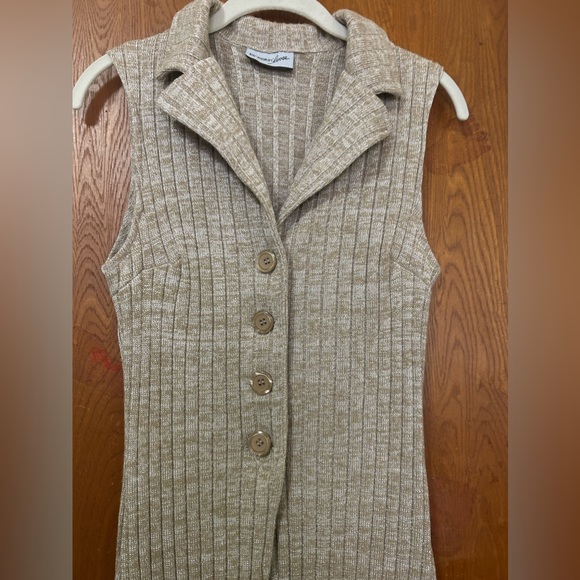 Long button up vest with buttons - Picture 6 of 6